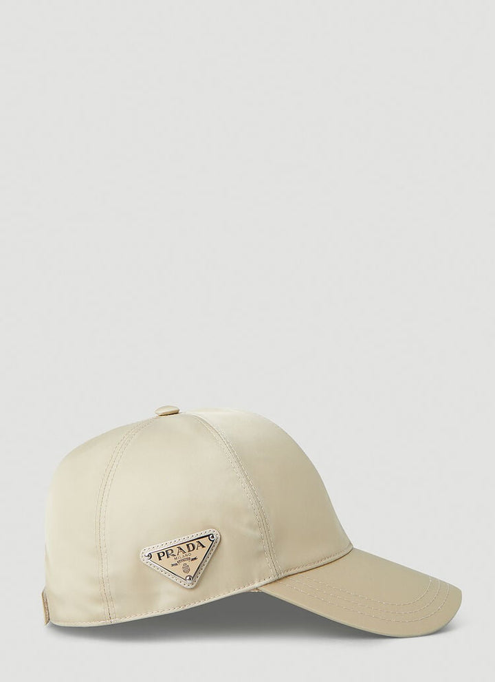 PRADA LOGO BADGE BASEBALL CAP IN BEIGE