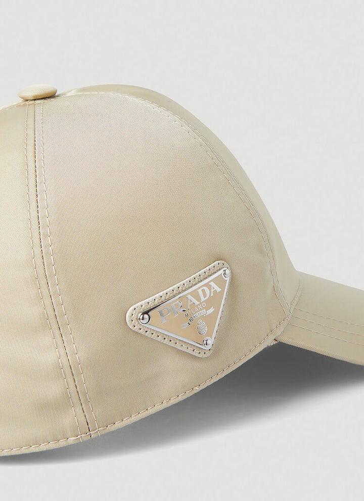 PRADA LOGO BADGE BASEBALL CAP IN BEIGE