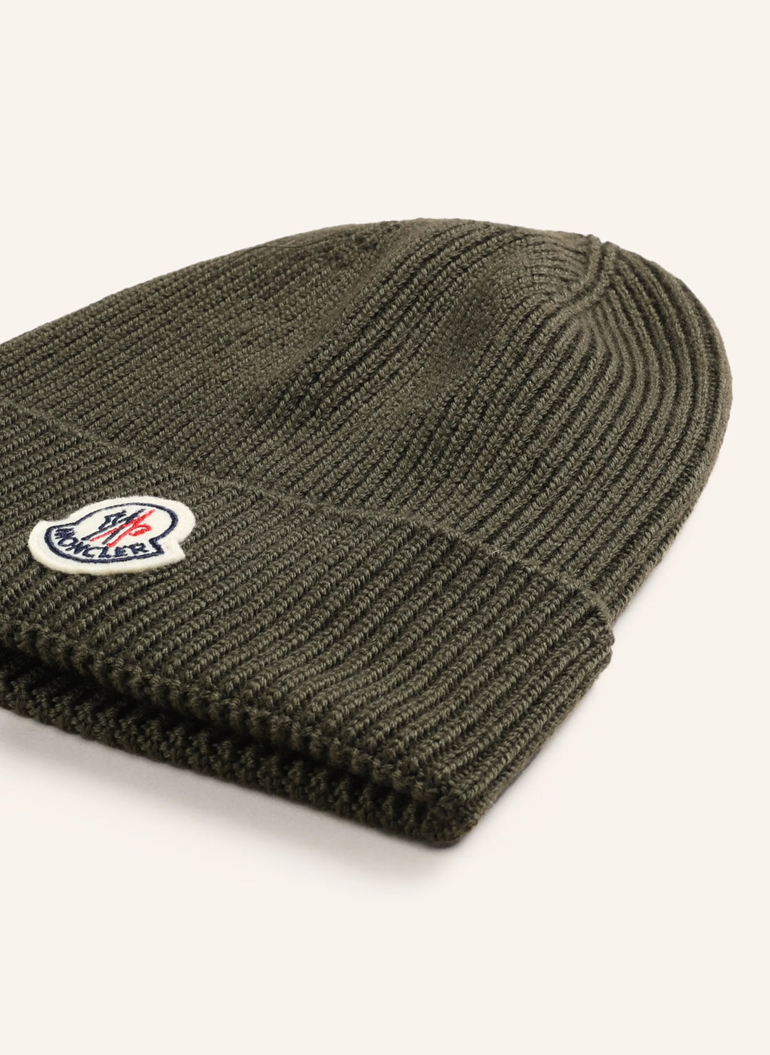 MONCLER BEANIE IN OLIV